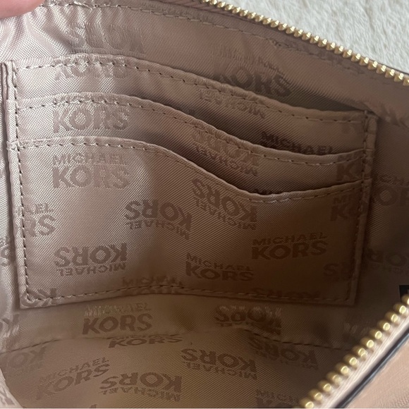MICHAEL KORS Wristlet (Excellent Condition) - Picture 6 of 7